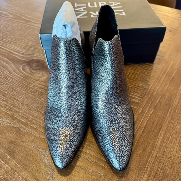 NEW Naturalizer Rosetta textured metallic silver booties 8.5M - Picture 4 of 9